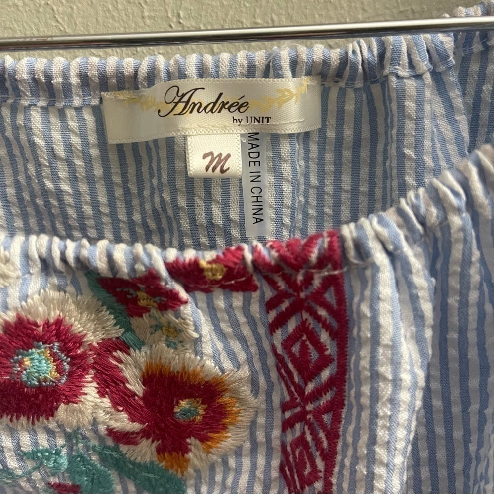 Andree by Unit - pinstripe cold shoulder medium - Picture 3 of 9